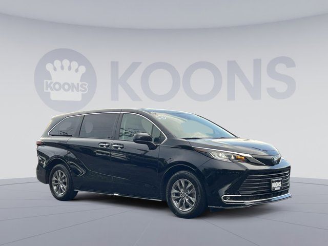 2022 Toyota Sienna XLE