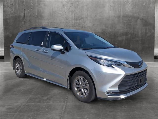 2022 Toyota Sienna XLE