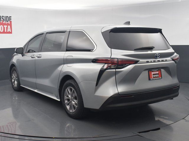 2022 Toyota Sienna XLE