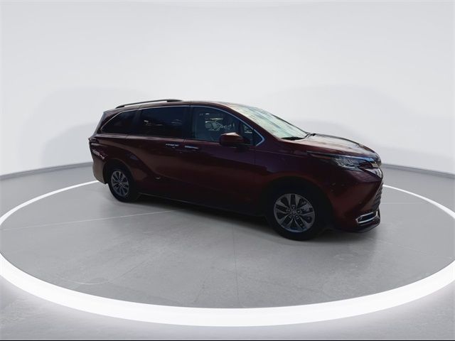 2022 Toyota Sienna XLE