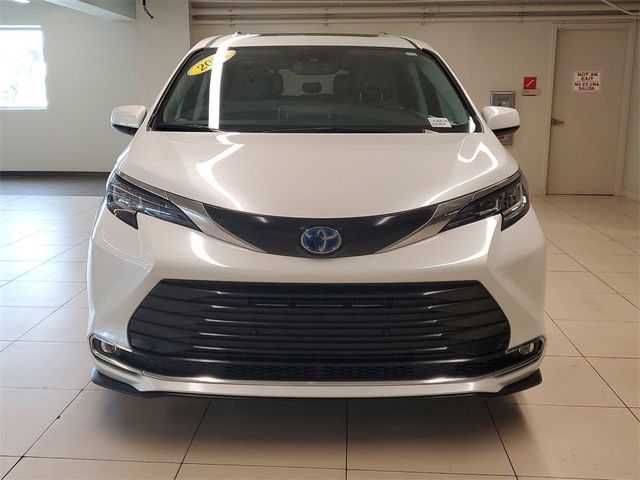 2022 Toyota Sienna XLE