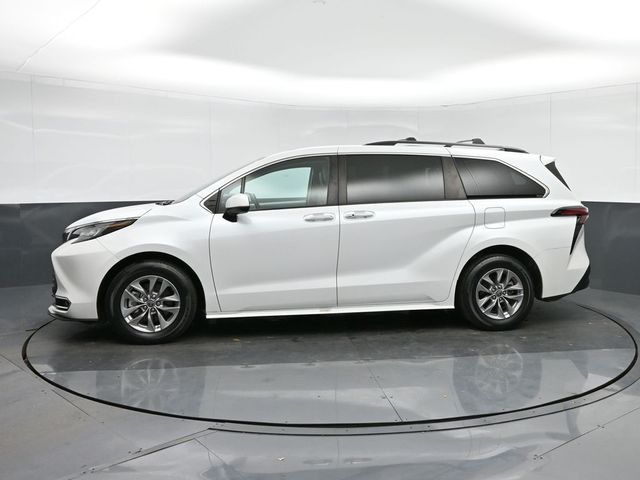 2022 Toyota Sienna XLE