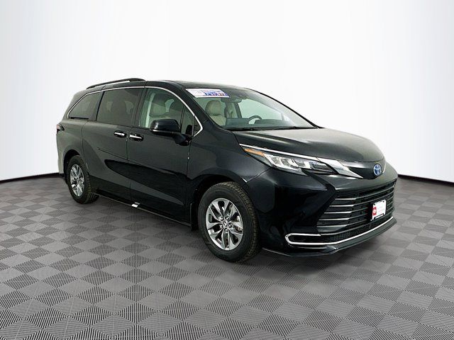 2022 Toyota Sienna XLE