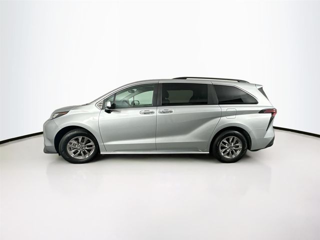 2022 Toyota Sienna XLE