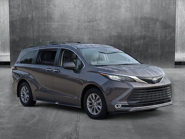 2022 Toyota Sienna XLE