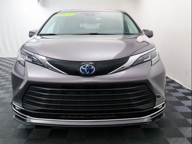 2022 Toyota Sienna XLE