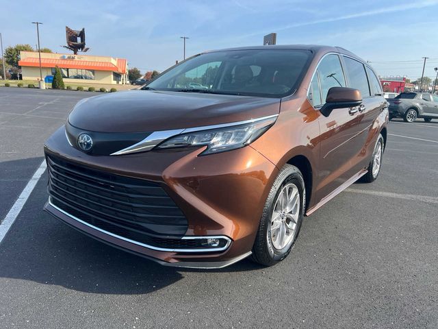 2022 Toyota Sienna XLE