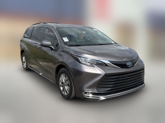 2022 Toyota Sienna XLE