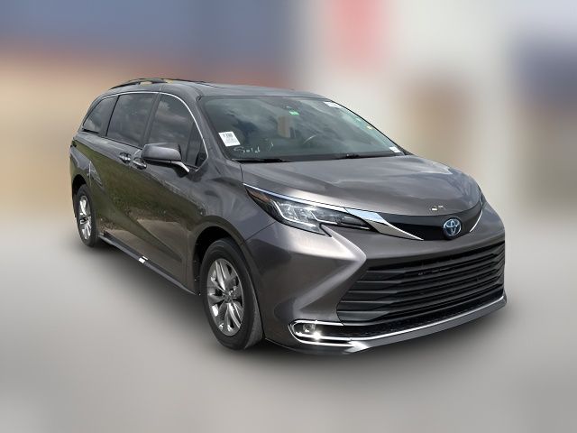 2022 Toyota Sienna XLE