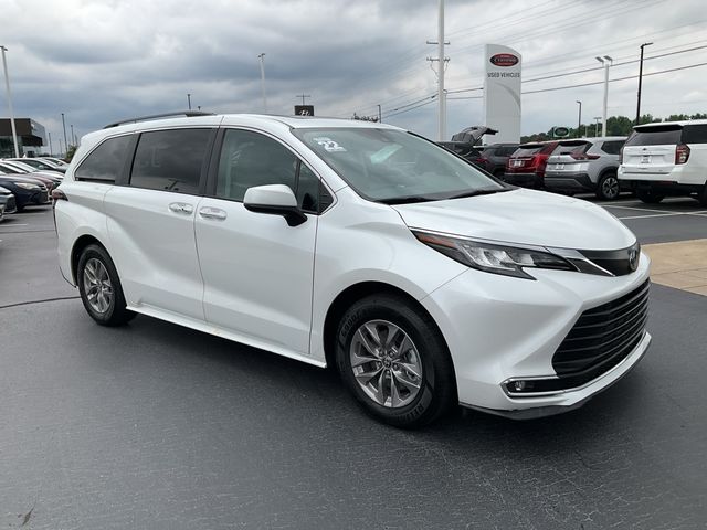 2022 Toyota Sienna XLE