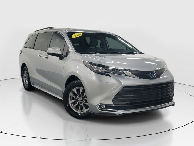 2022 Toyota Sienna XLE