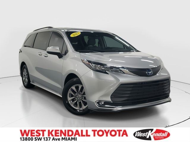 2022 Toyota Sienna XLE