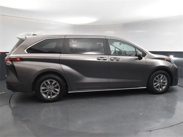 2022 Toyota Sienna XLE