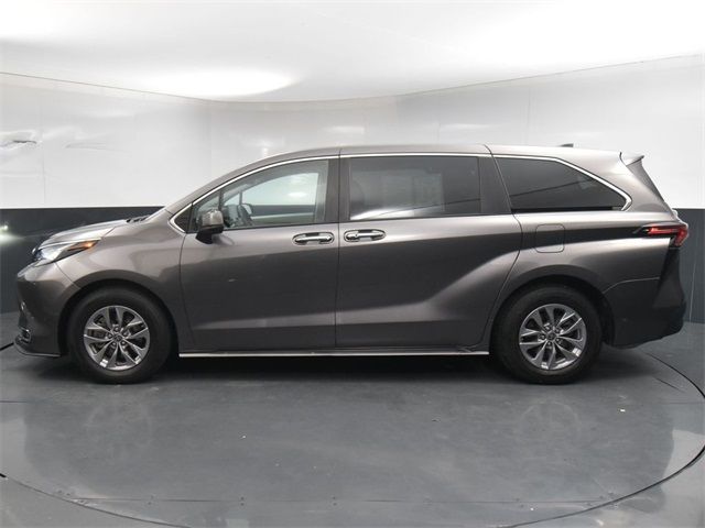 2022 Toyota Sienna XLE