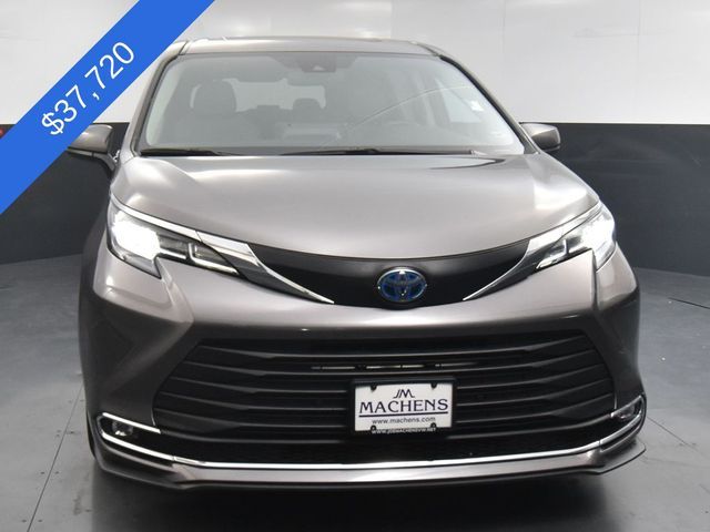 2022 Toyota Sienna XLE