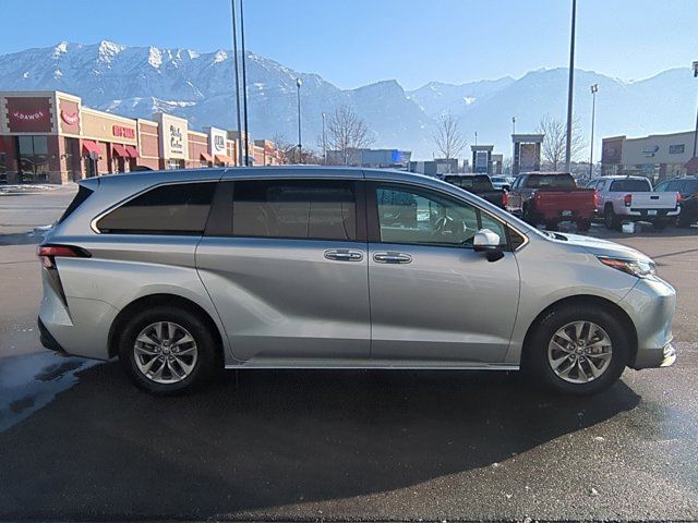 2022 Toyota Sienna XLE