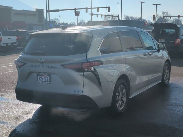 2022 Toyota Sienna XLE