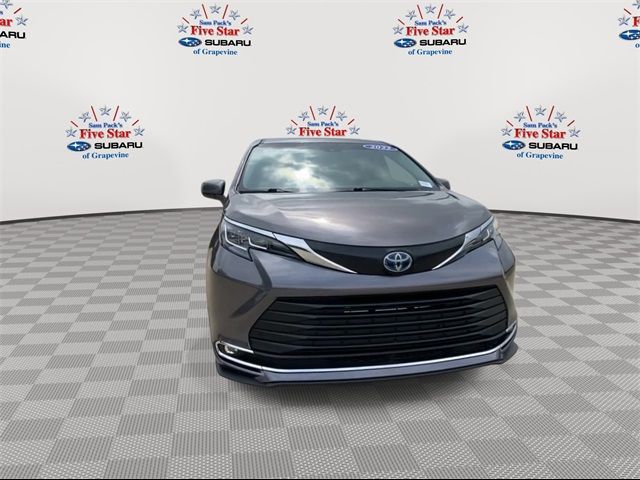 2022 Toyota Sienna XLE