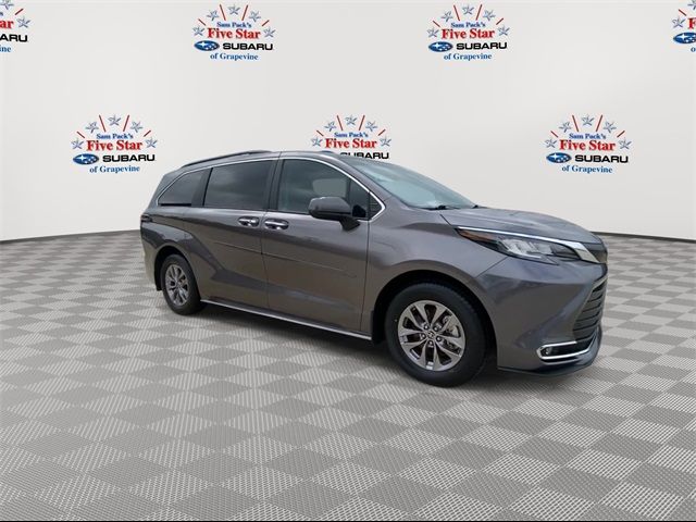 2022 Toyota Sienna XLE