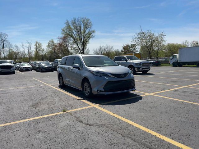 2022 Toyota Sienna XLE