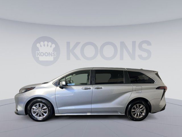 2022 Toyota Sienna XLE