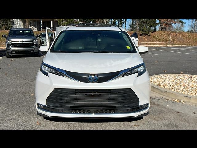 2022 Toyota Sienna XLE