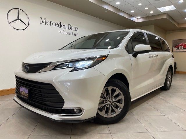 2022 Toyota Sienna XLE