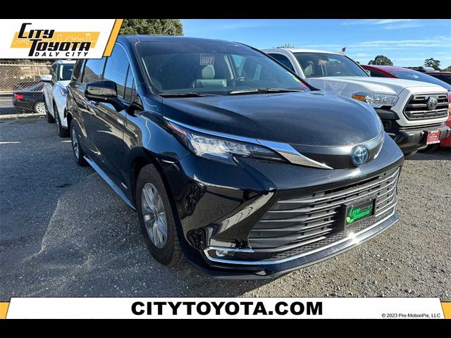 2022 Toyota Sienna XLE