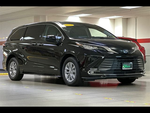 2022 Toyota Sienna XLE