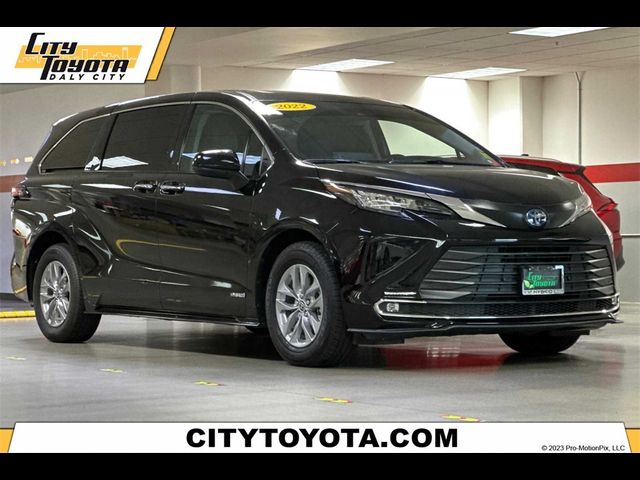 2022 Toyota Sienna XLE