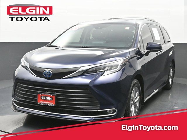 2022 Toyota Sienna XLE