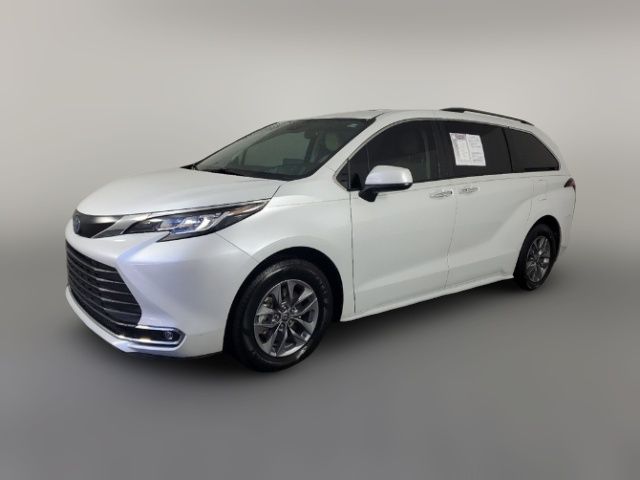 2022 Toyota Sienna XLE