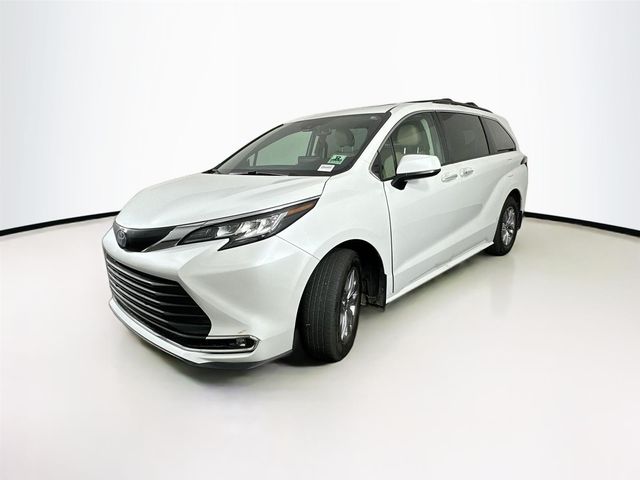 2022 Toyota Sienna XLE