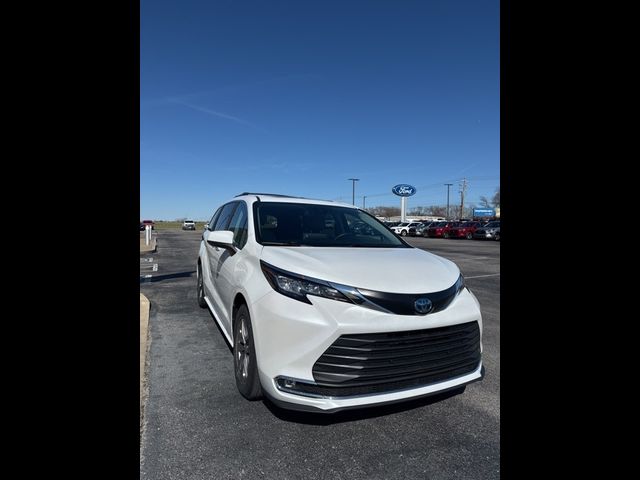 2022 Toyota Sienna XLE
