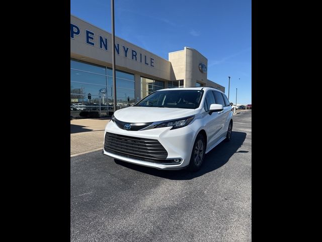 2022 Toyota Sienna XLE