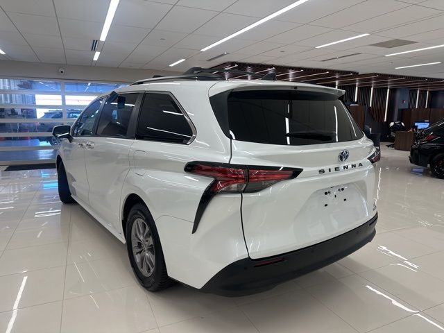 2022 Toyota Sienna XLE