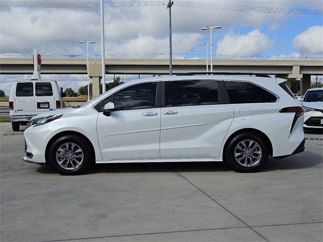 2022 Toyota Sienna XLE