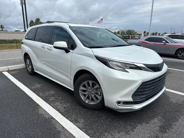 2022 Toyota Sienna XLE