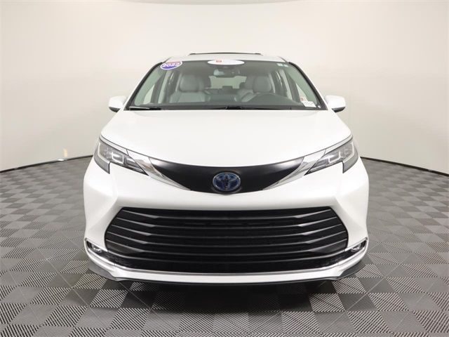 2022 Toyota Sienna XLE