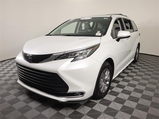 2022 Toyota Sienna XLE