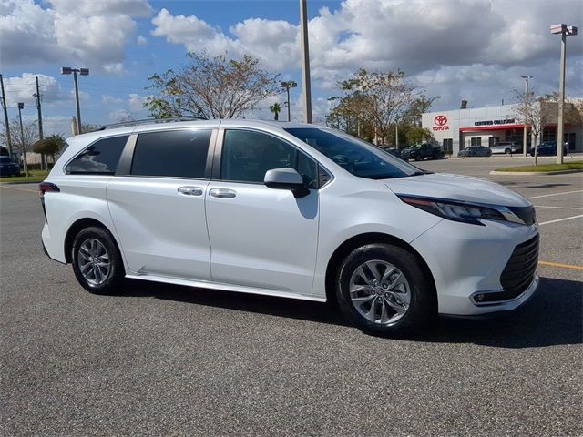 2022 Toyota Sienna XLE