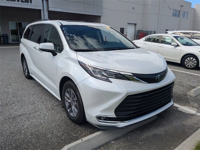 2022 Toyota Sienna XLE