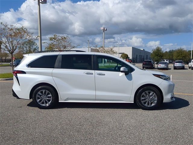 2022 Toyota Sienna XLE