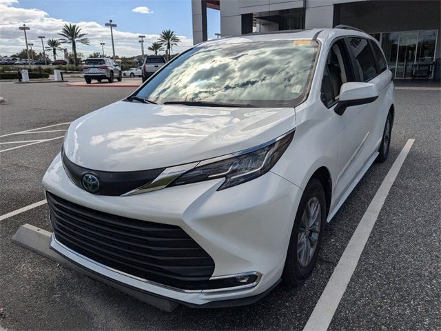 2022 Toyota Sienna XLE