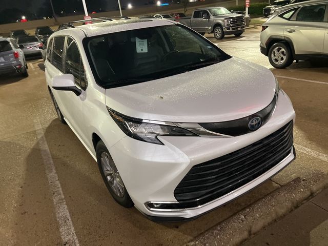 2022 Toyota Sienna XLE