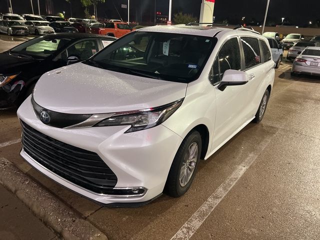 2022 Toyota Sienna XLE