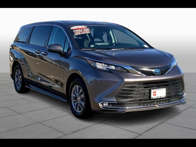 2022 Toyota Sienna XLE