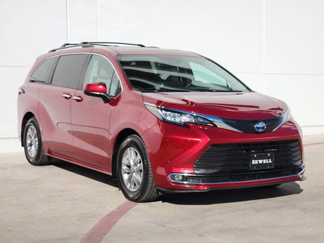 2022 Toyota Sienna XLE