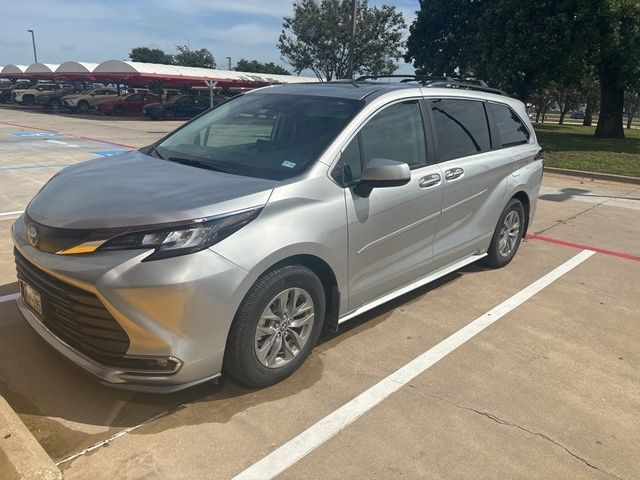 2022 Toyota Sienna XLE