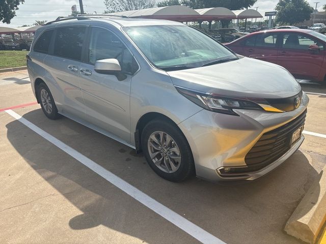 2022 Toyota Sienna XLE